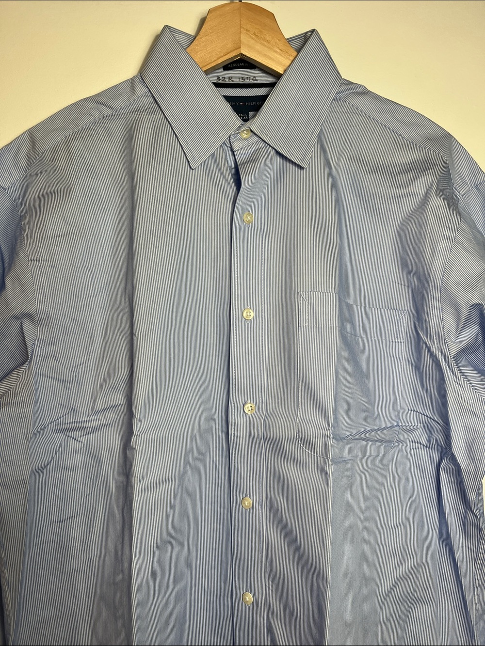 Tommy Hilfiger Mens Light Blue & White Pin Stripe Button-Down Collar Dress Shirt